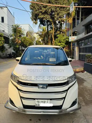 Toyota Noah hybrid 2017