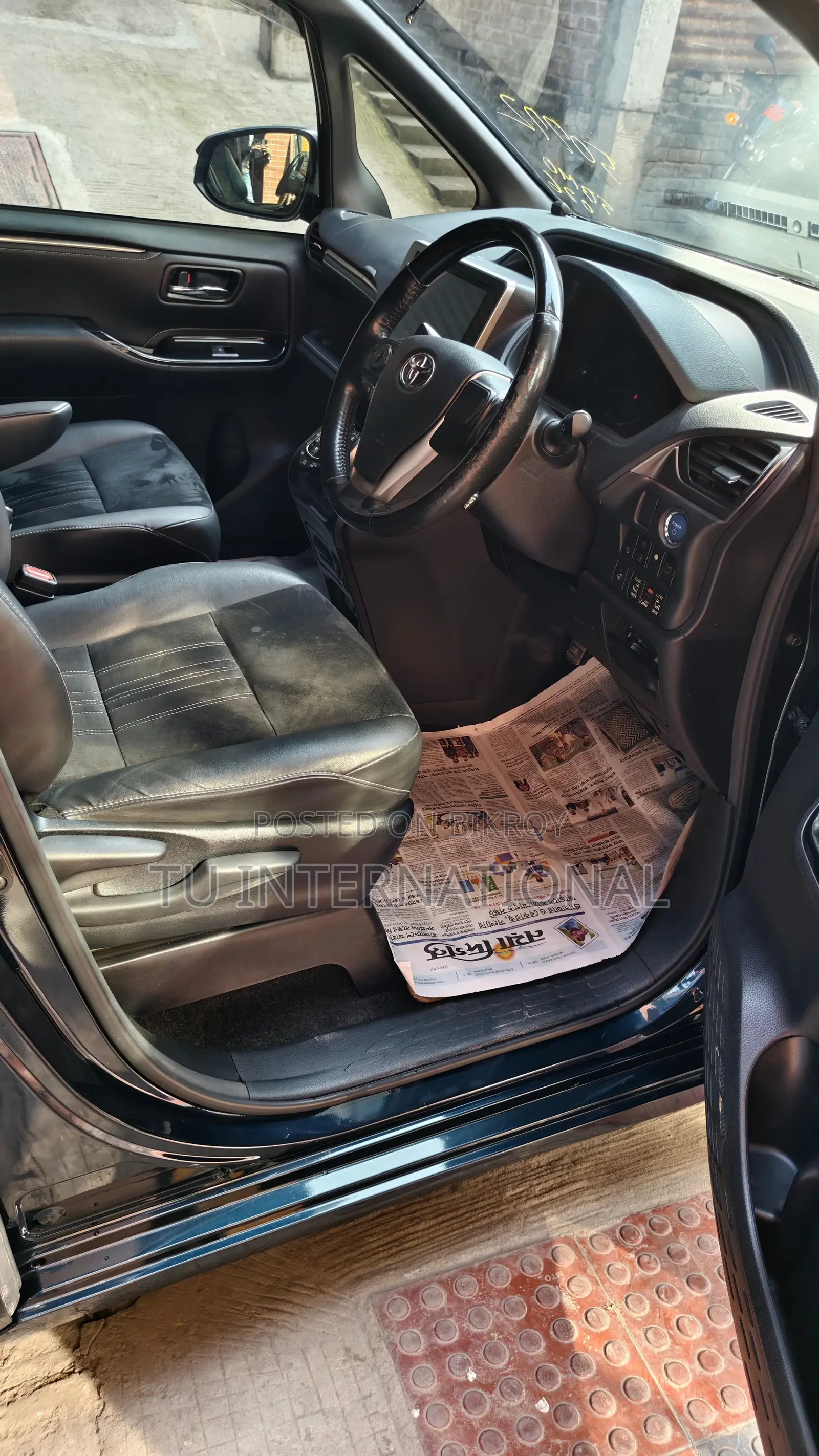 Toyota Esquire PUSH START... 2020