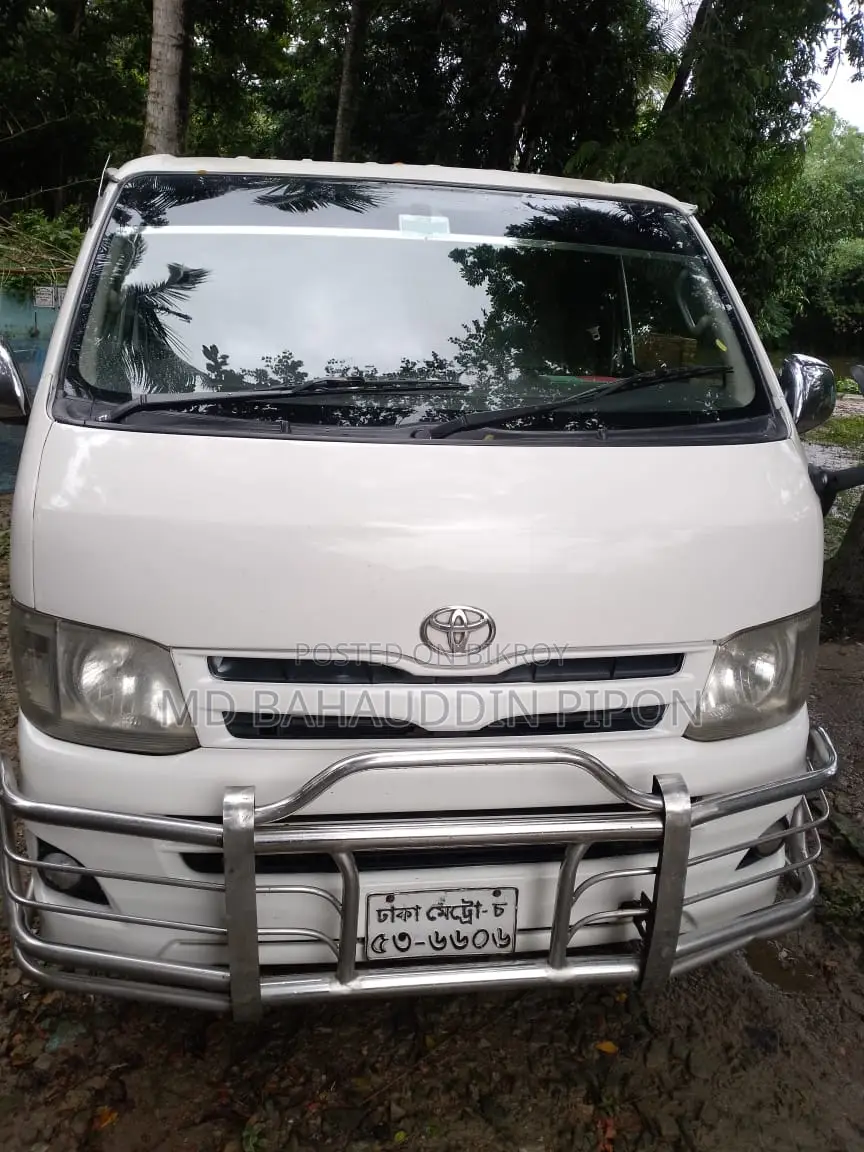 Toyota Hiace 2004