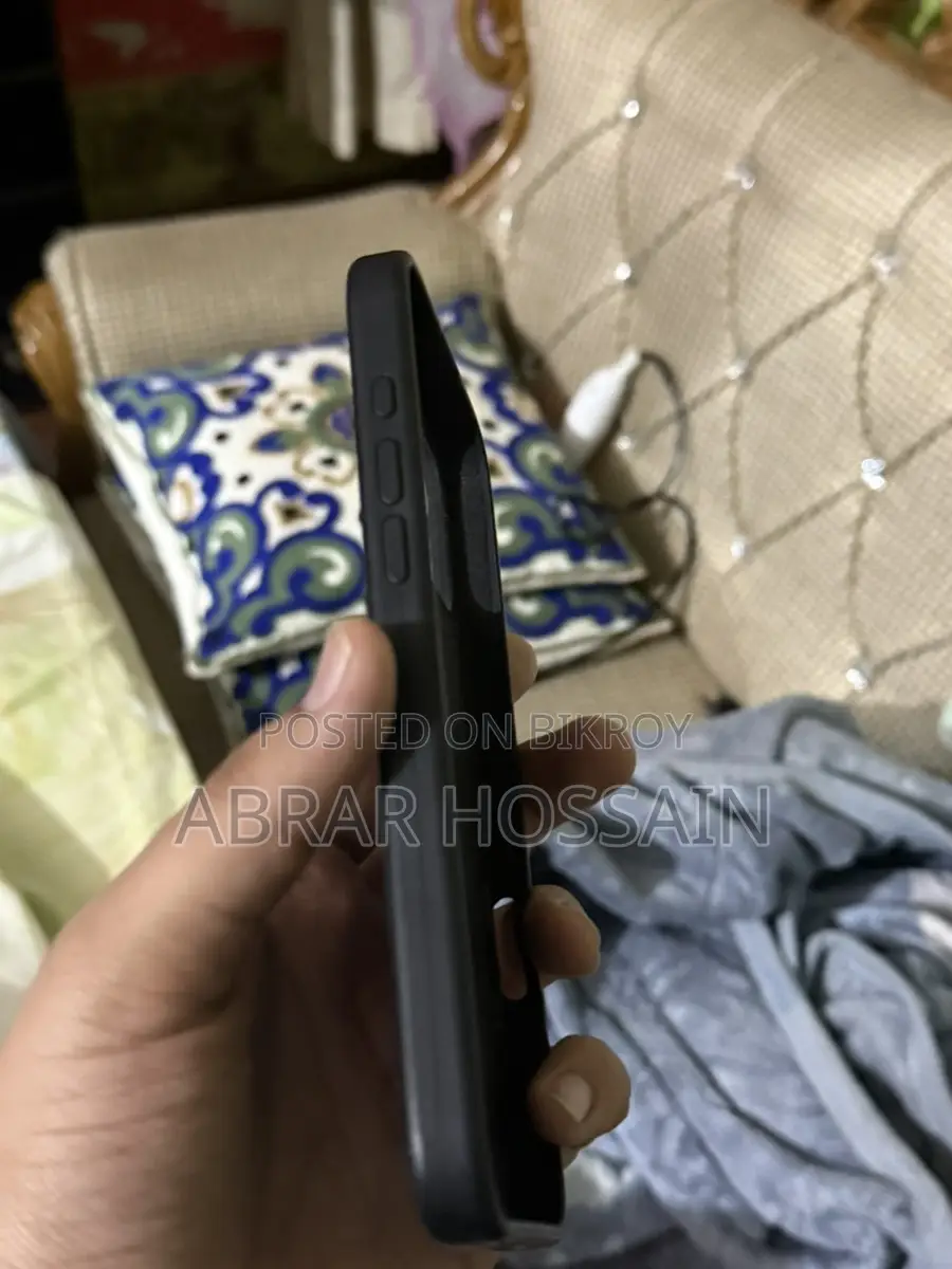 Apple Iphone 16 Pro Max Cover (used)