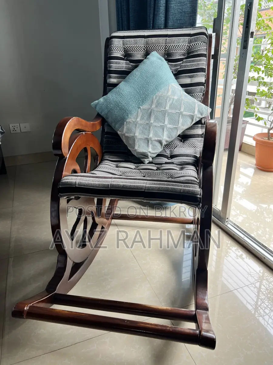 ভালো কন্ডিশনের রকিং চেয়ার বিক্রয় হবে
