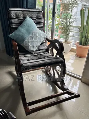 ভালো কন্ডিশনের রকিং চেয়ার বিক্রয় হবে