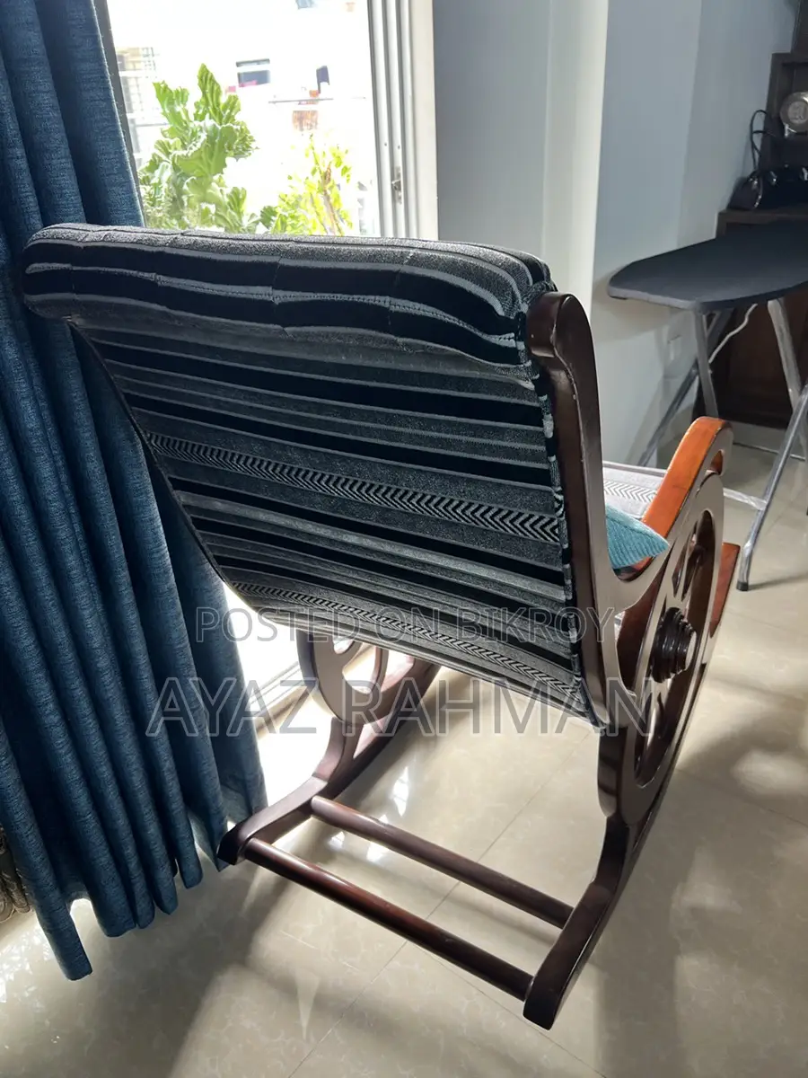 ভালো কন্ডিশনের রকিং চেয়ার বিক্রয় হবে