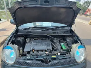 Toyota Sienta 2004