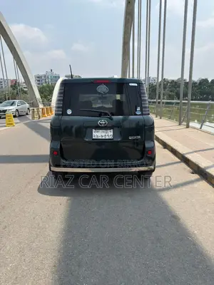 Toyota Sienta 2004