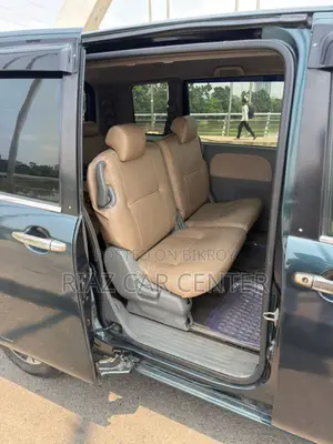 Toyota Sienta 2004
