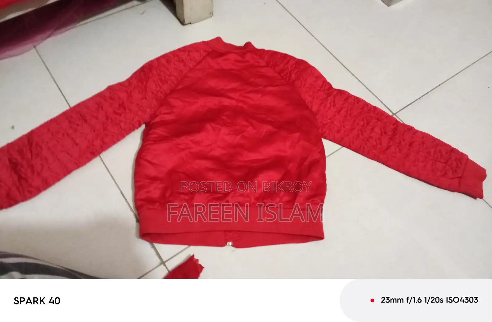 লাল জ্যাকেট 🧥