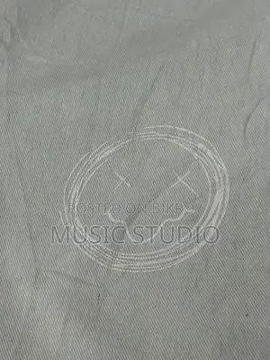 লাইট ওয়াশ হোয়াইট স্মাইলি স্ট্রেট ফিট জিন্স