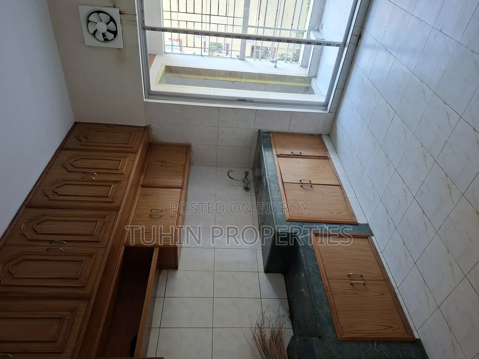 4bdrm Apartment in Uttara for Sale