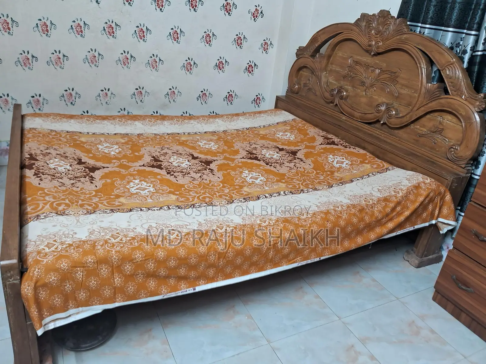 এই খাটটি বিক্রি করব