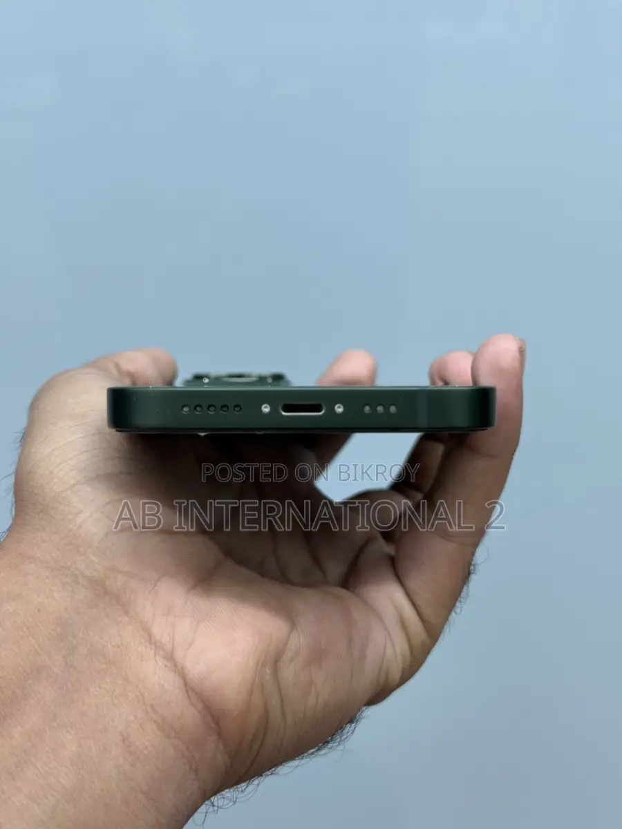 Apple iPhone 13 (Used)