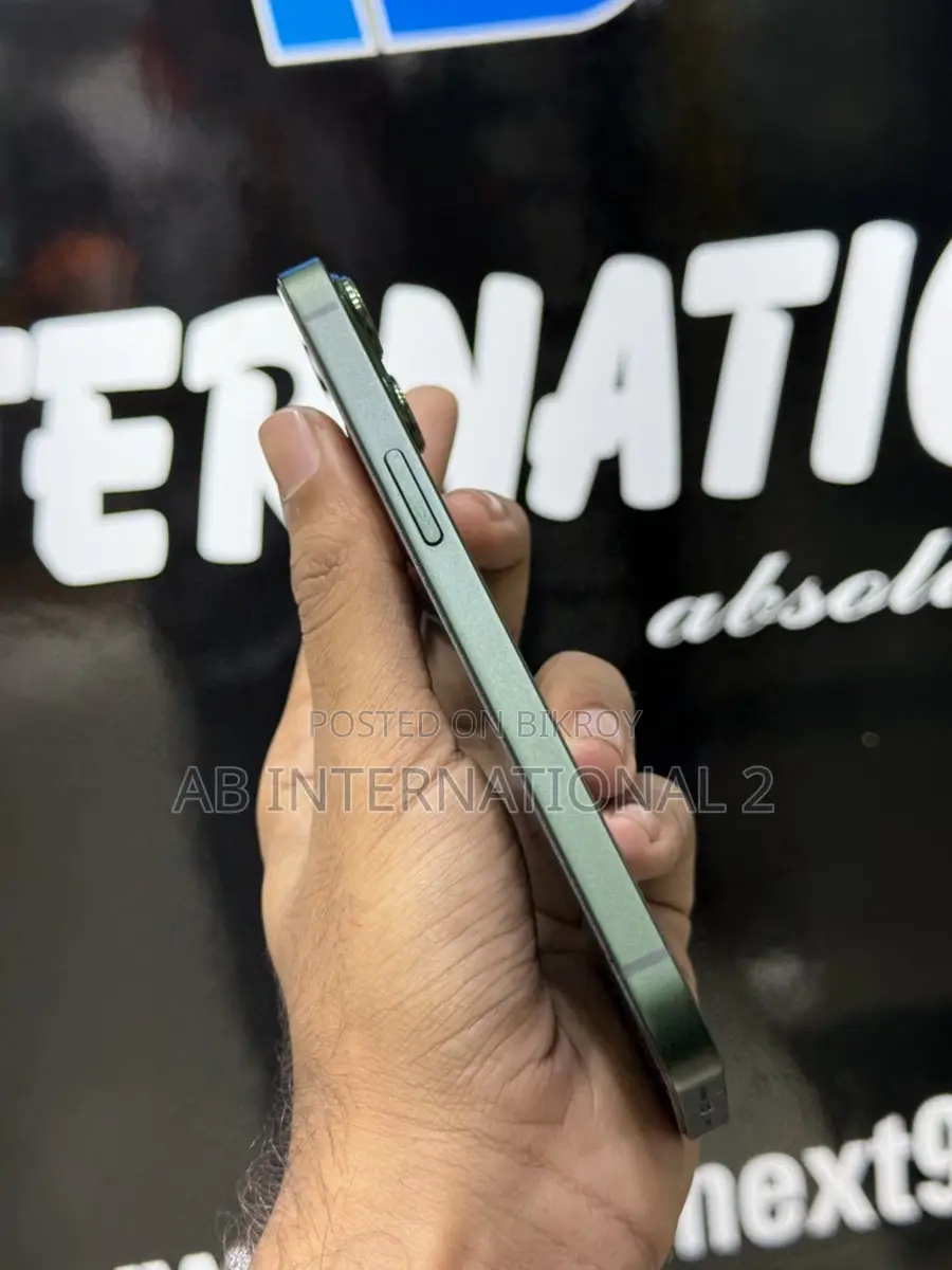 Apple iPhone 13 (Used)