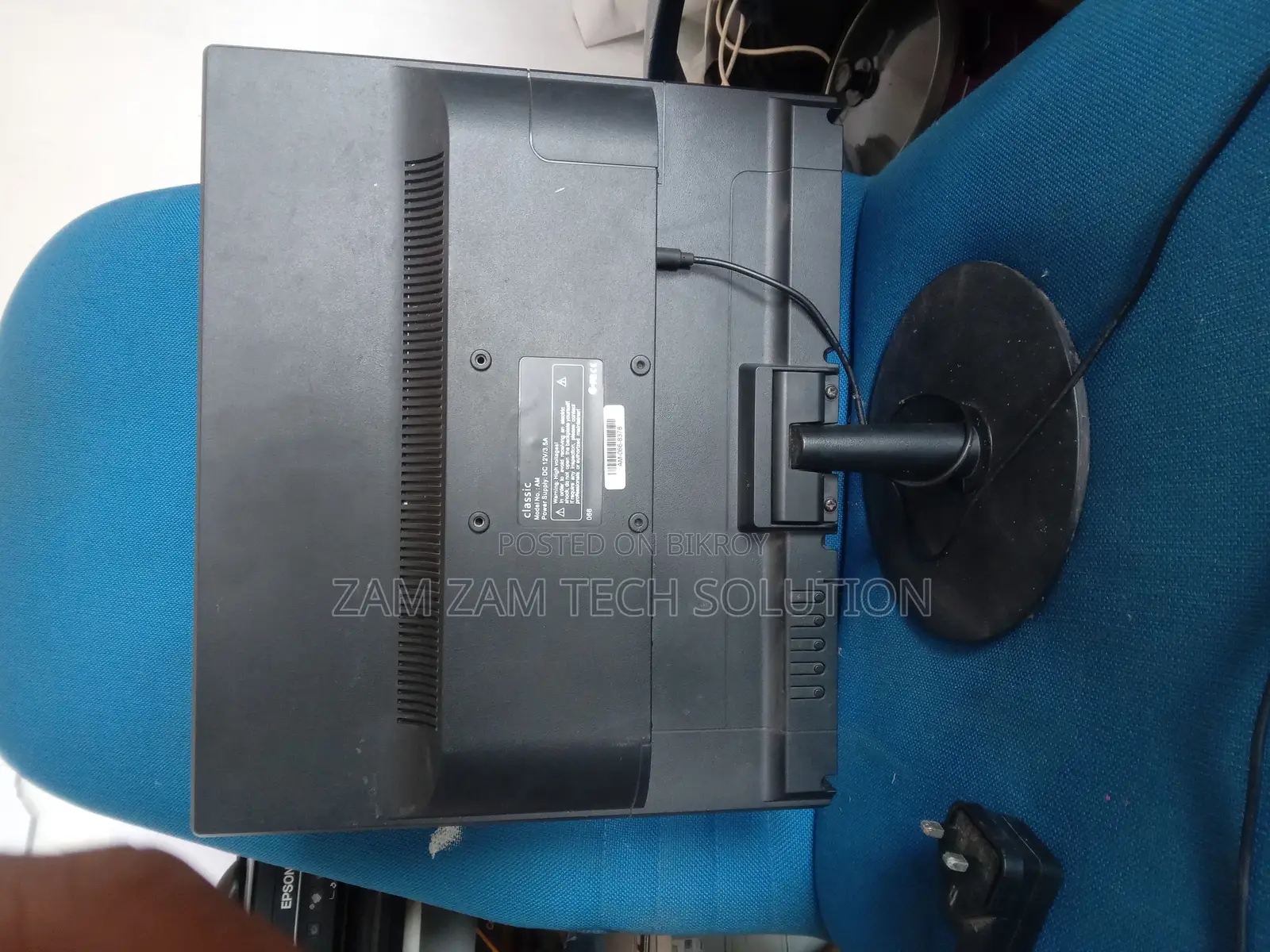 17 Inch All Ok Running Monitor With Adapter
