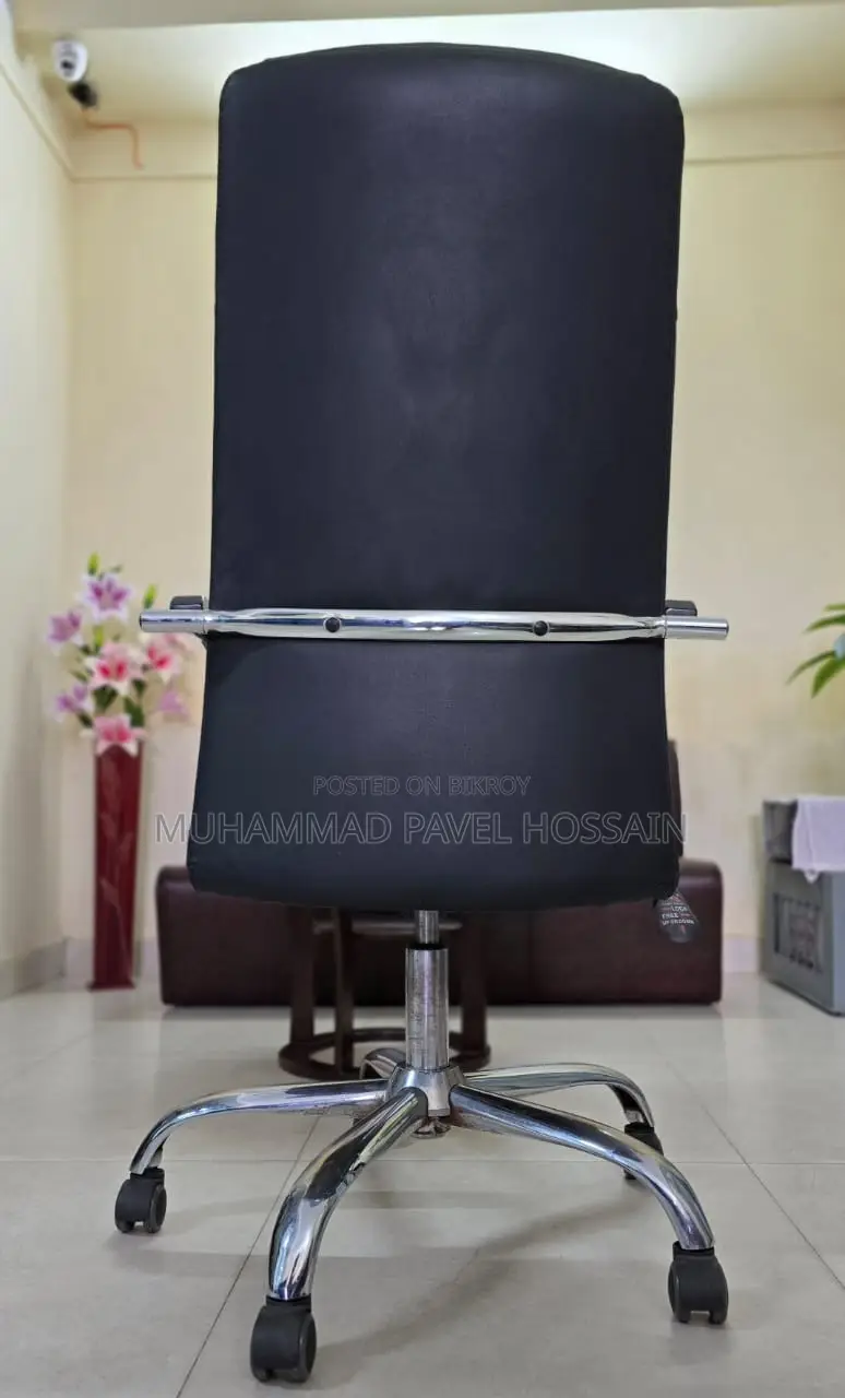Premium Executive Office Chair Black – Almost New