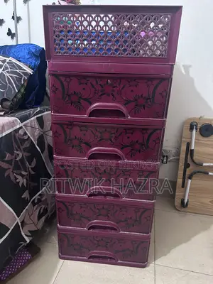 চমৎকার কন্ডিশনের আলমারি