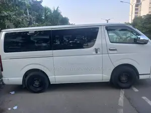 ভাড়ার জন্য Hiace