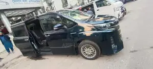 টয়োটা নোয়া ১.৮ ফ্রন্ট হুইল ড্রাইভ হাইব্রিড (৭ সিটার) ২০১৮ ব্লু