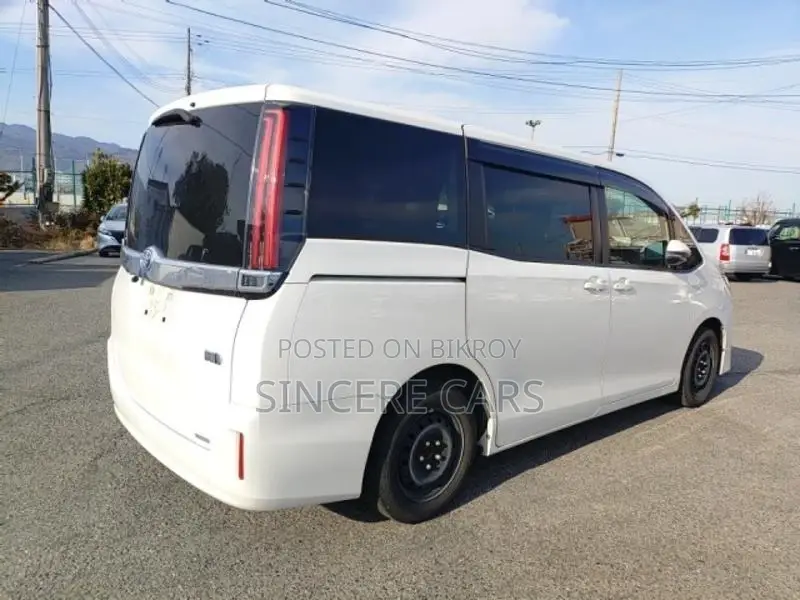 Toyota Noah X HYB 4POINT 2021