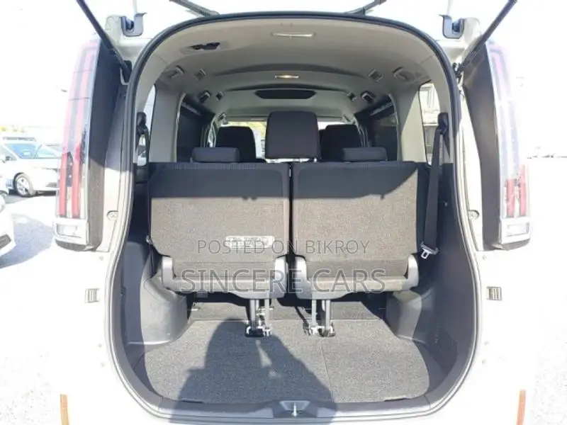 Toyota Noah X HYB 4POINT 2021