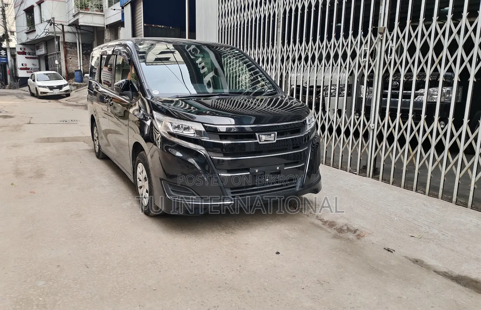 Toyota Noah X-Noah Non-Hybrid 2020