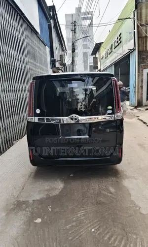 Toyota Noah X-Noah Non-Hybrid 2020
