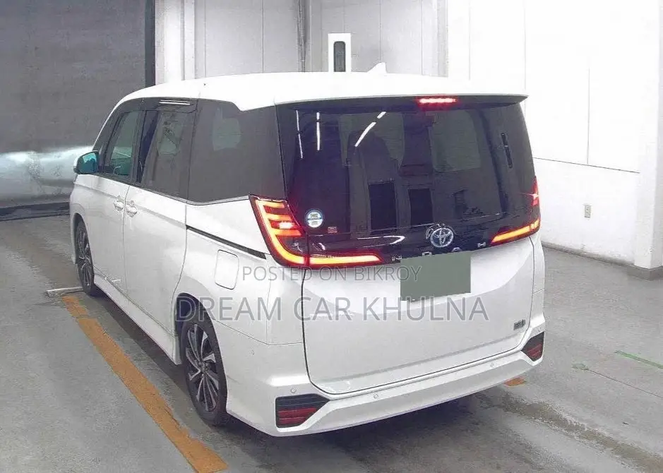 Toyota Noah S-Z Hybrid All Options 2022