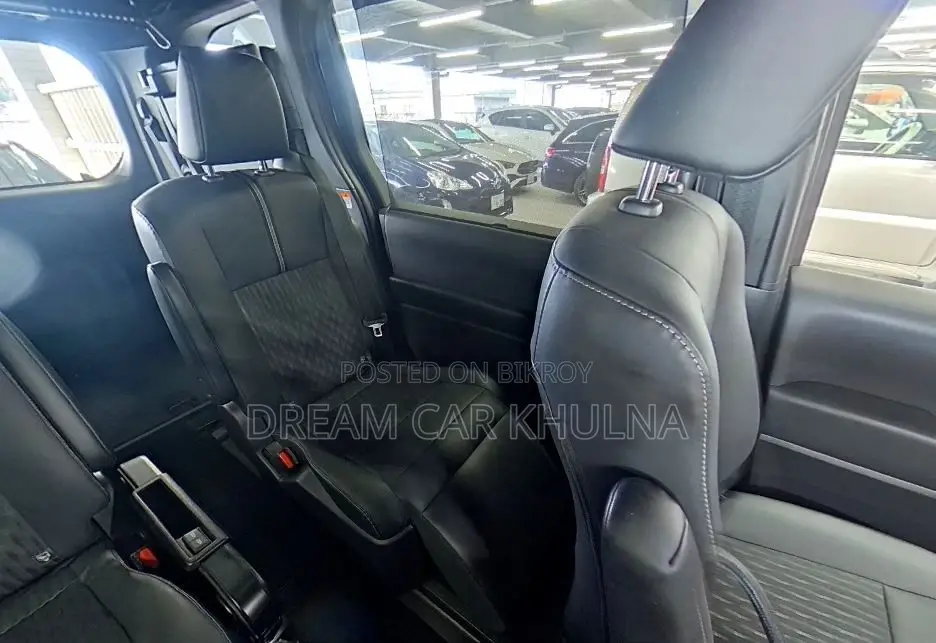 Toyota Noah S-Z Hybrid All Options 2022