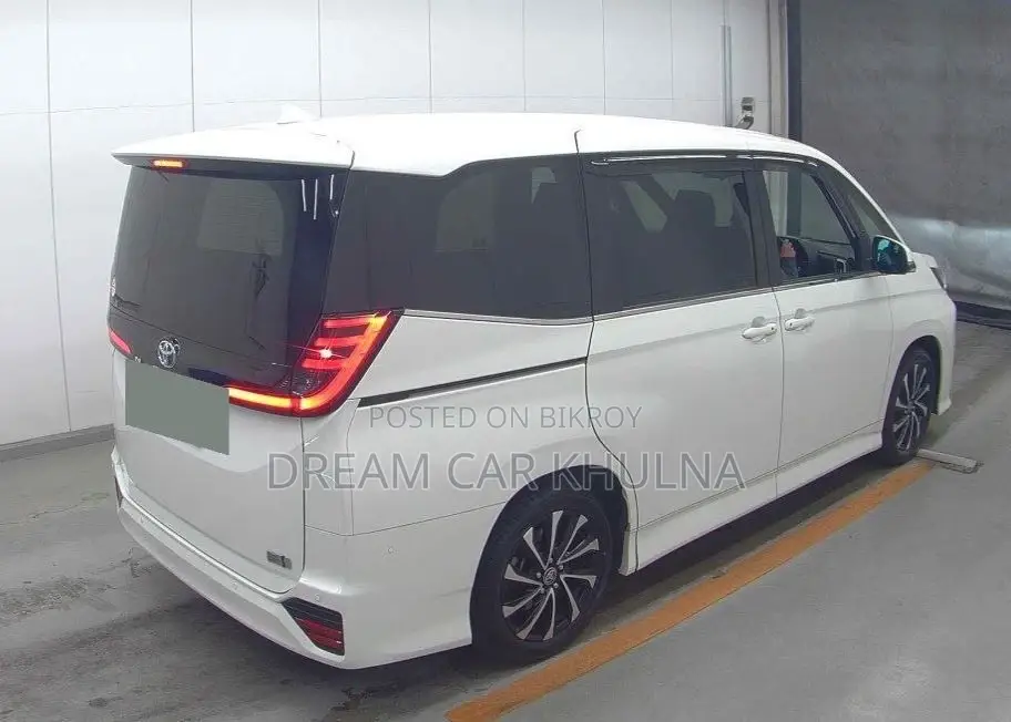 Toyota Noah S-Z Hybrid All Options 2022
