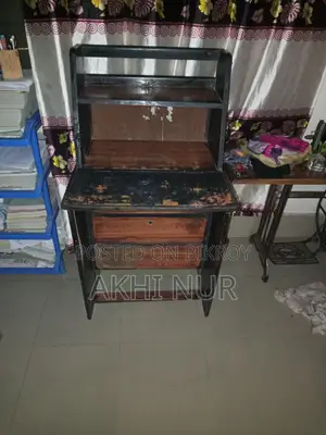 পড়ার টেবিল