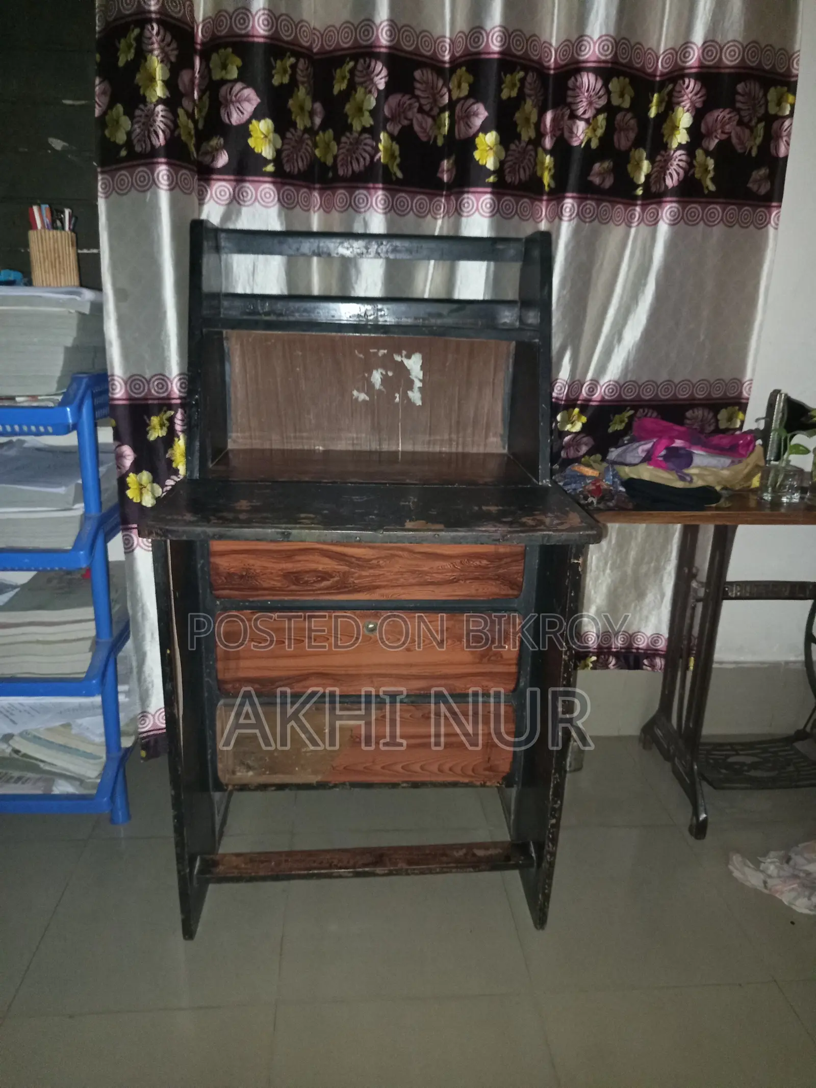পড়ার টেবিল