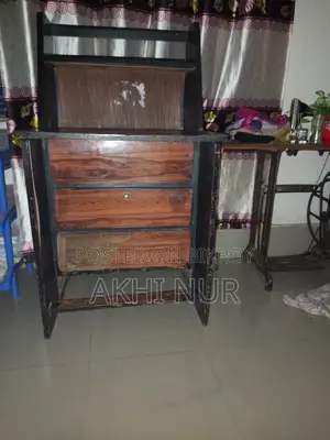 পড়ার টেবিল
