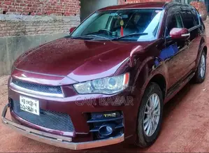 মিতসুবিশি আউটল্যান্ডার রোডস্ট ৭ সিটার ২.০ লিটার ২০১১