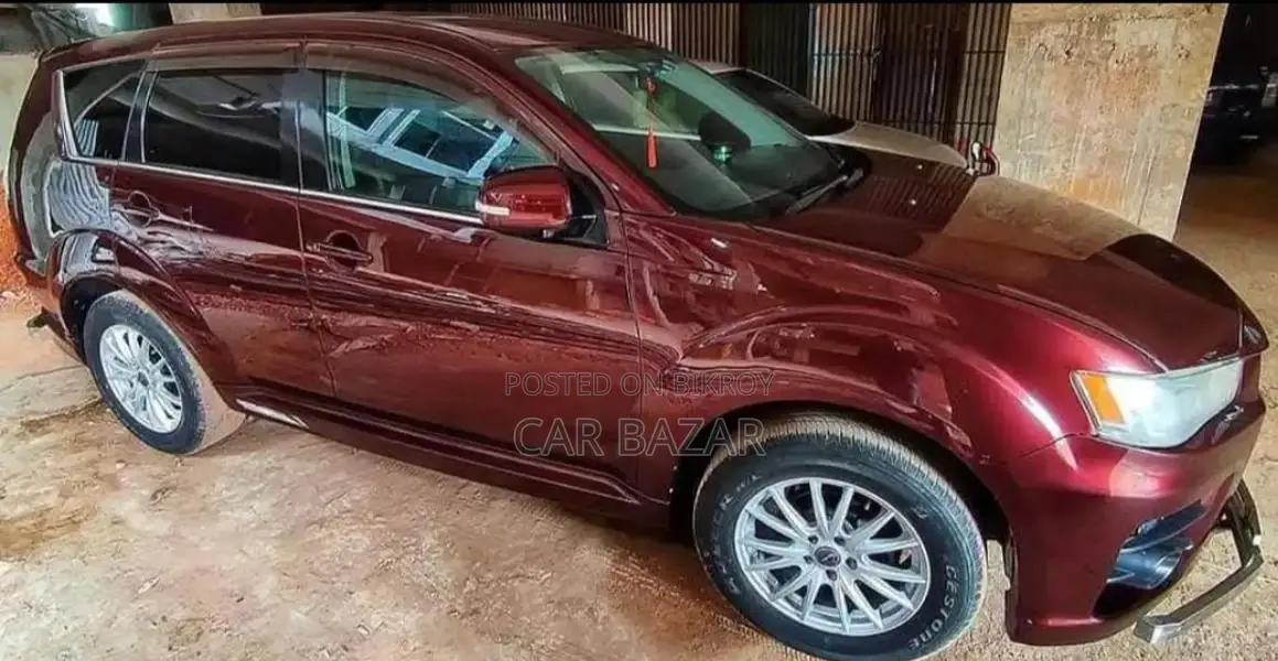 মিতসুবিশি আউটল্যান্ডার রোডস্ট ৭ সিটার ২.০ লিটার ২০১১