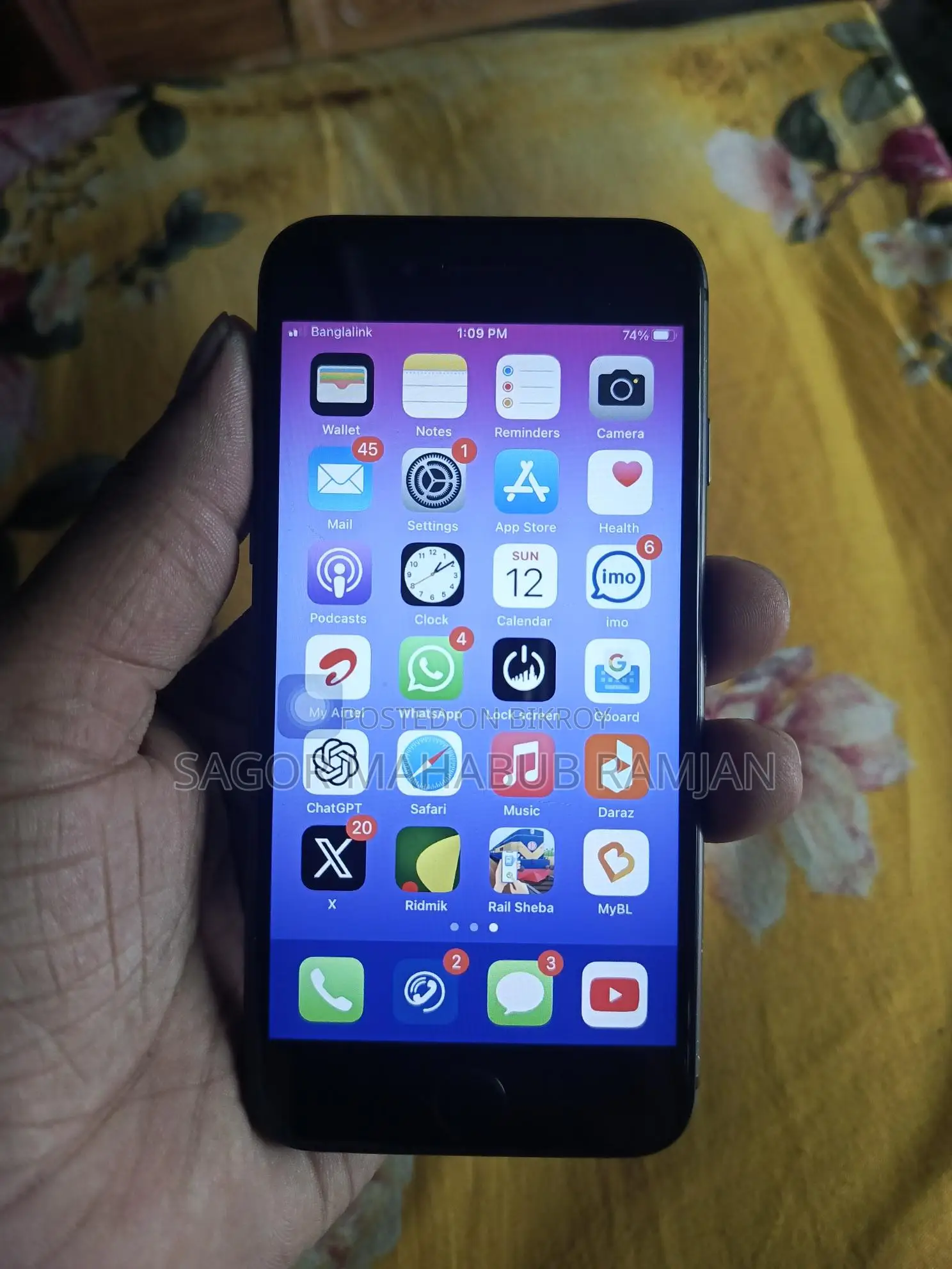 Apple iPhone 8 . (Used)