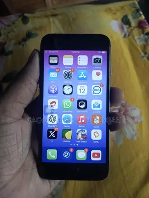 Apple iPhone 8 . (Used)