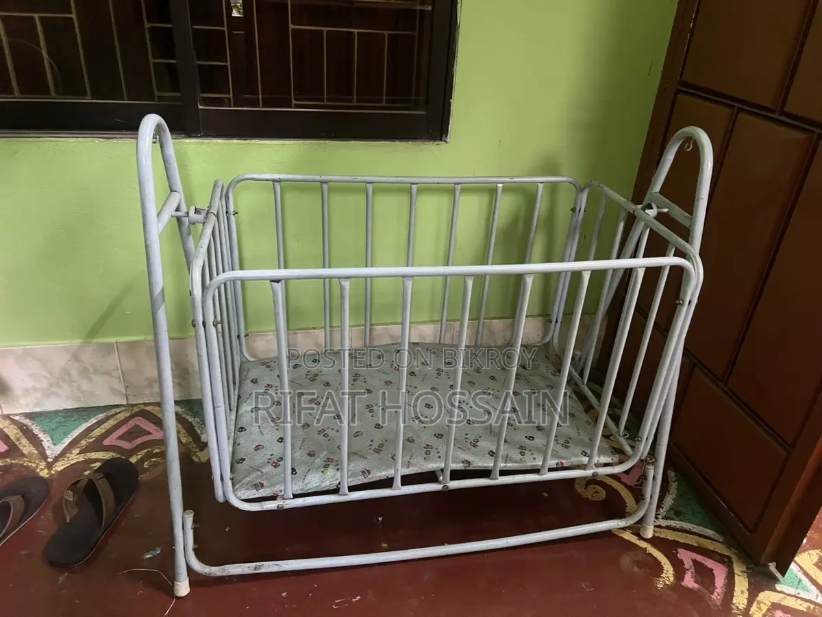 বাচ্চাদের দোলনা