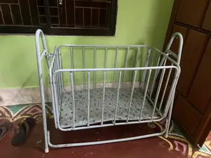 বাচ্চাদের দোলনা