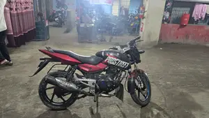 Bajaj Pulsar সুপার ফ্রেশ 2018