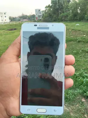 Samsung Galaxy A7 . (Used)