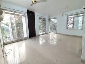 বারিধারা ডিপ্লোমেটিক জোনে লেক ভিউ ৩ বেড আন-ফার্নিশড অ্যাপার্টমেন্ট ভাড়া