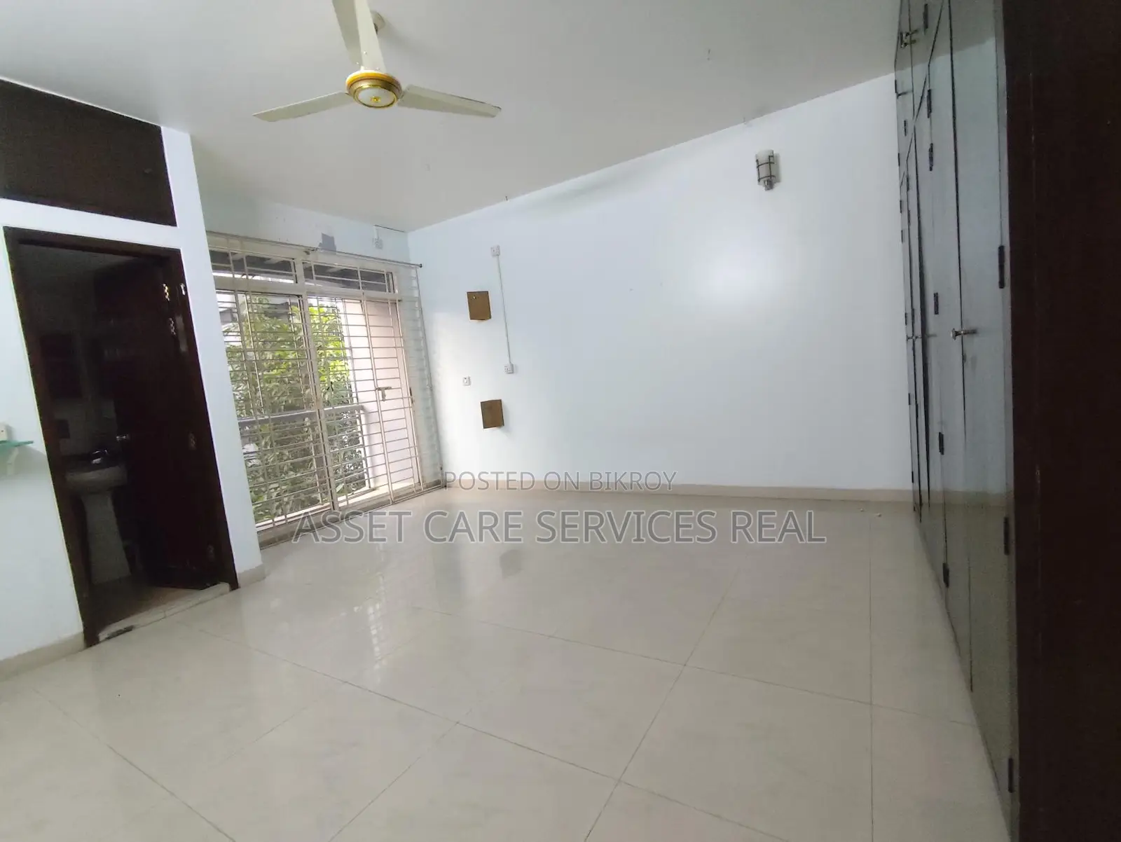 Lake View 3-Bedroom Unfurnished Apartment for Rent in Baridhara Diplomatic Zone