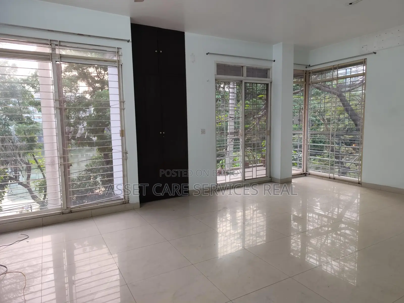 Lake View 3-Bedroom Unfurnished Apartment for Rent in Baridhara Diplomatic Zone