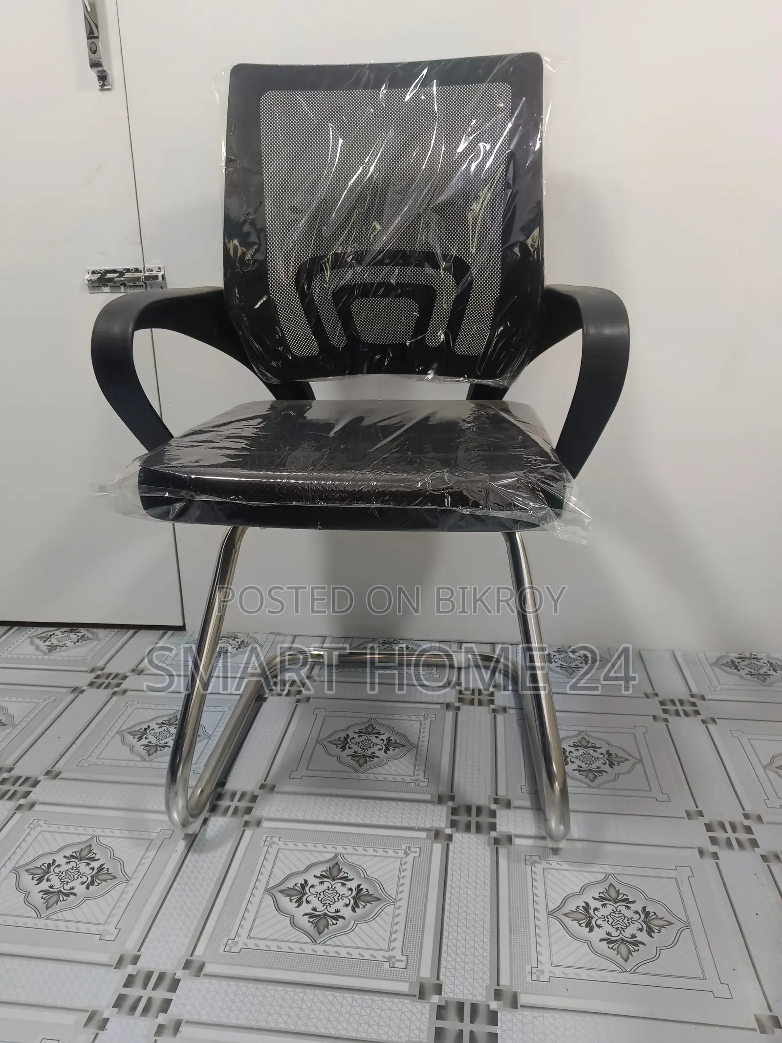 প্রিমিয়াম মেশ ব্যাক অফিস ভিজিটর চেয়ার – স্টাইলিশ, আরামদায়ক ও টেকসই