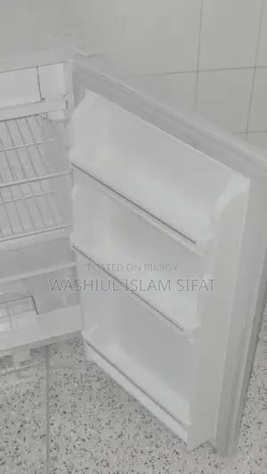 Super Ariston fridge 125 litter