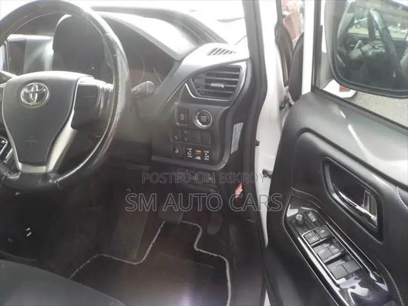 Toyota Esquire Petrol Gi Premium 2021