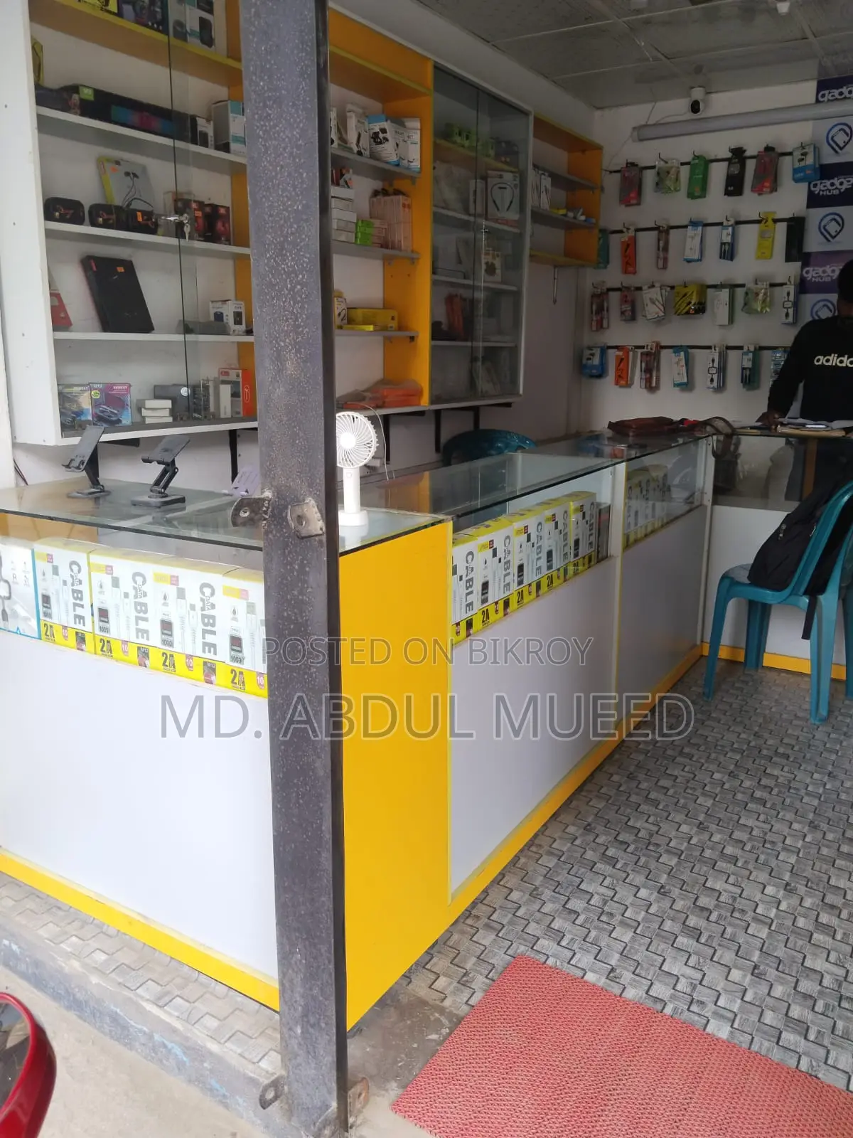 Mobile and Accessory Counter Rack
