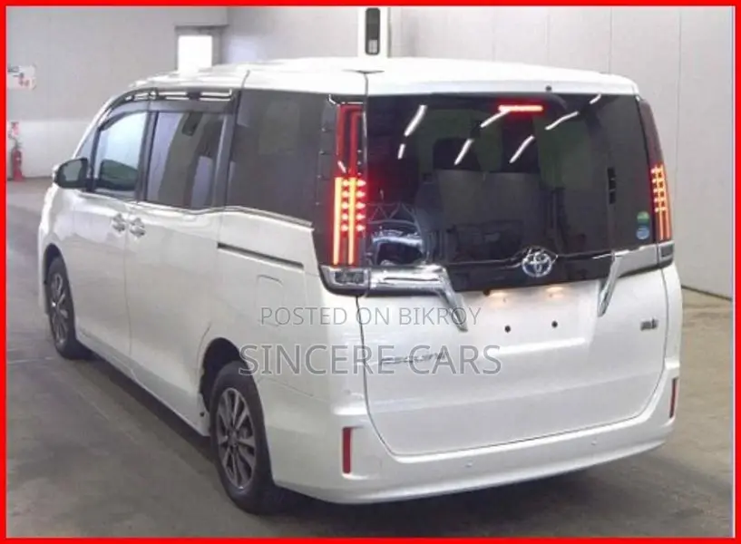 Toyota Esquire GI PACKAGE HYB 2021
