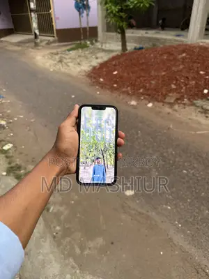 Apple iPhone 13 (Used)