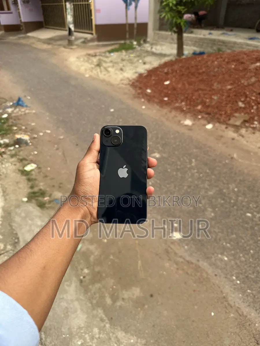 Apple iPhone 13 (Used)