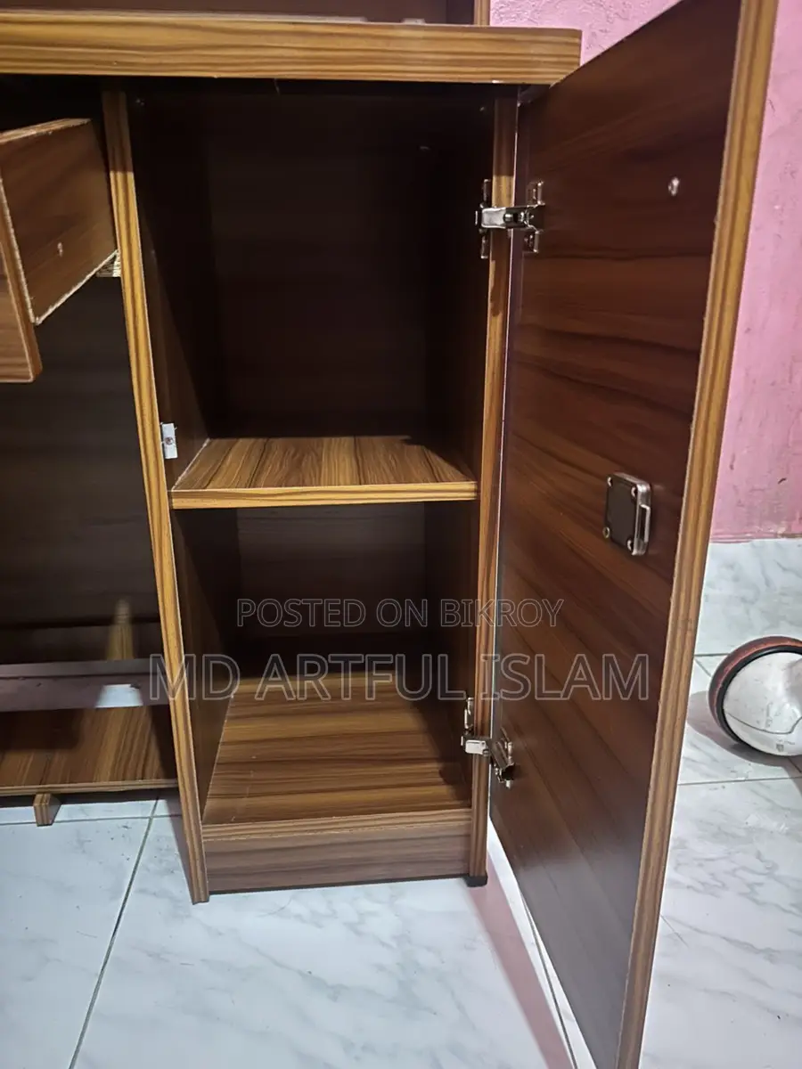 টেবিল বিক্রি হবে